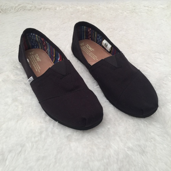 toms black on black women's canvas classics